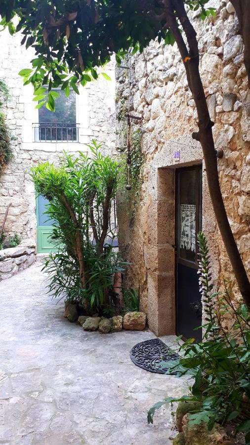 La Garde Adhemar, L'Escalier Medieval ภายนอก รูปภาพ